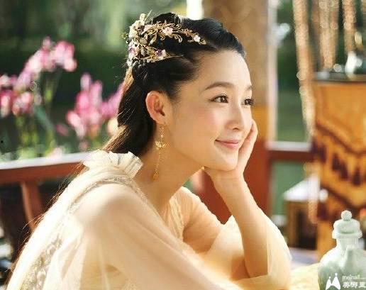 李沁最新资源爆料微博号,微博号爆料引粉丝热议!”